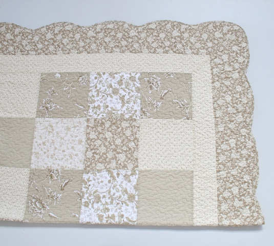 BEIGE SCALLOPED EDGE PATCHWORK QUILT