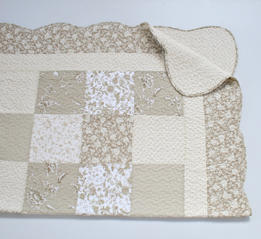 Beige Scalloped Edge Patchwork Quilt