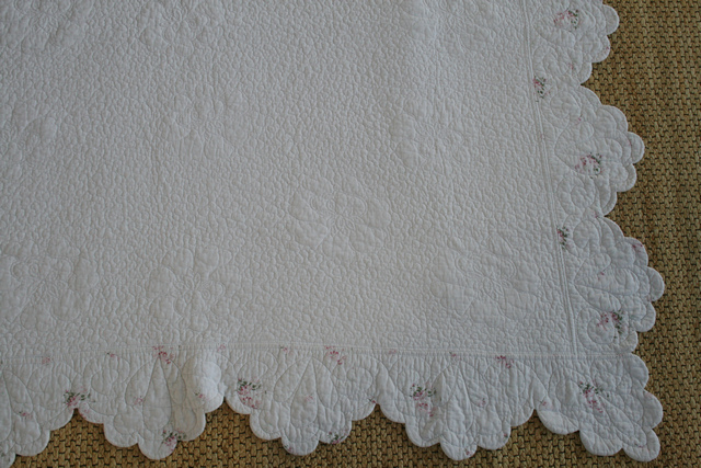 White Quilt Pink Rose Design Border