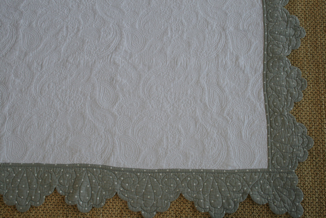White Stone Spotted Border Quilt