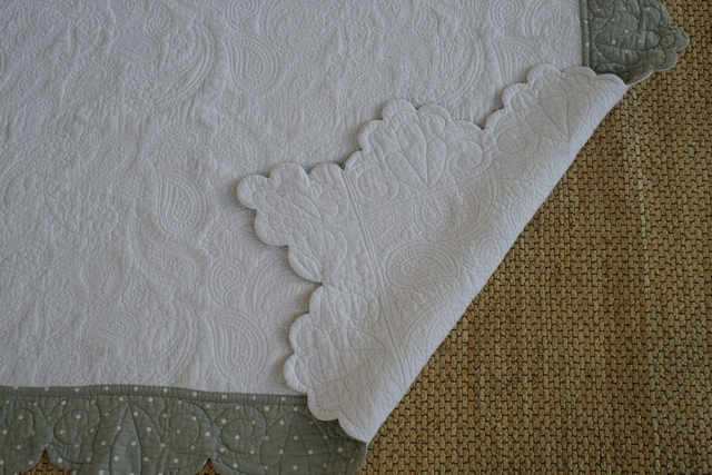 White Stone Spotted Border Quilt