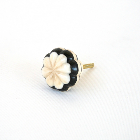 Bone 2 Tone Scallop Knob