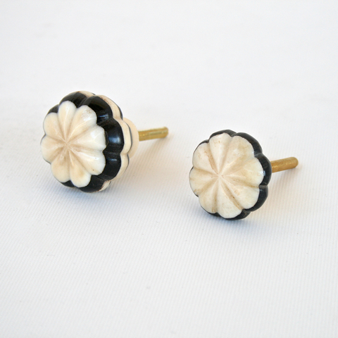 Bone 2 Tone Small Scalloped Knob
