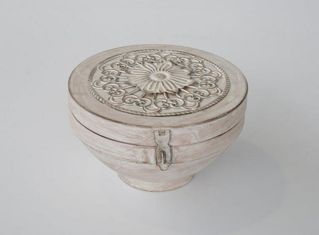 Round Ornate Tin Box With Hinge