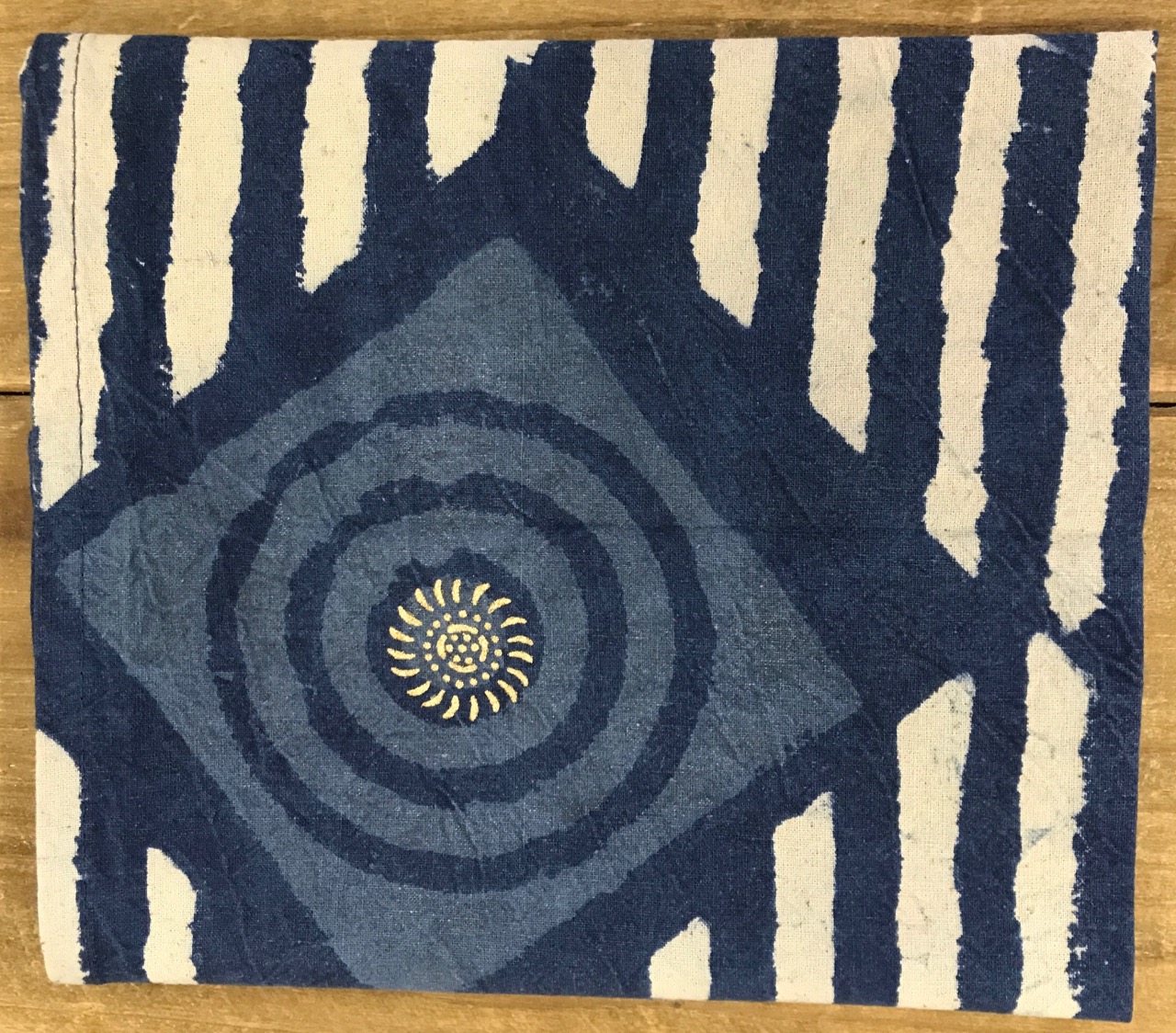 Blue & White Circle With Gold Serviette