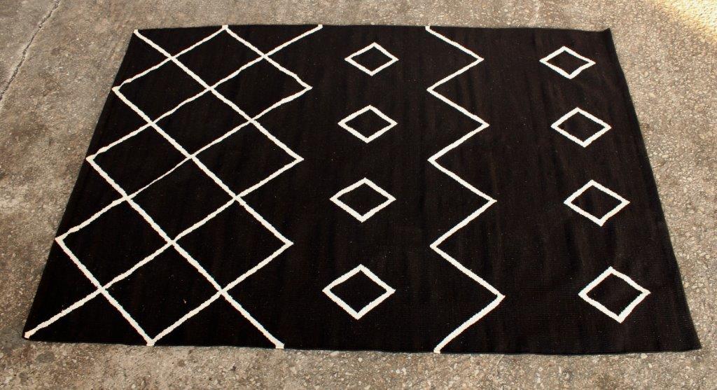 BERBER WHITE ON BLACK RUG