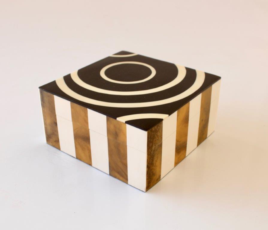 BLACK & WHITE PATTERN BOX  8X15.5X15.5CM