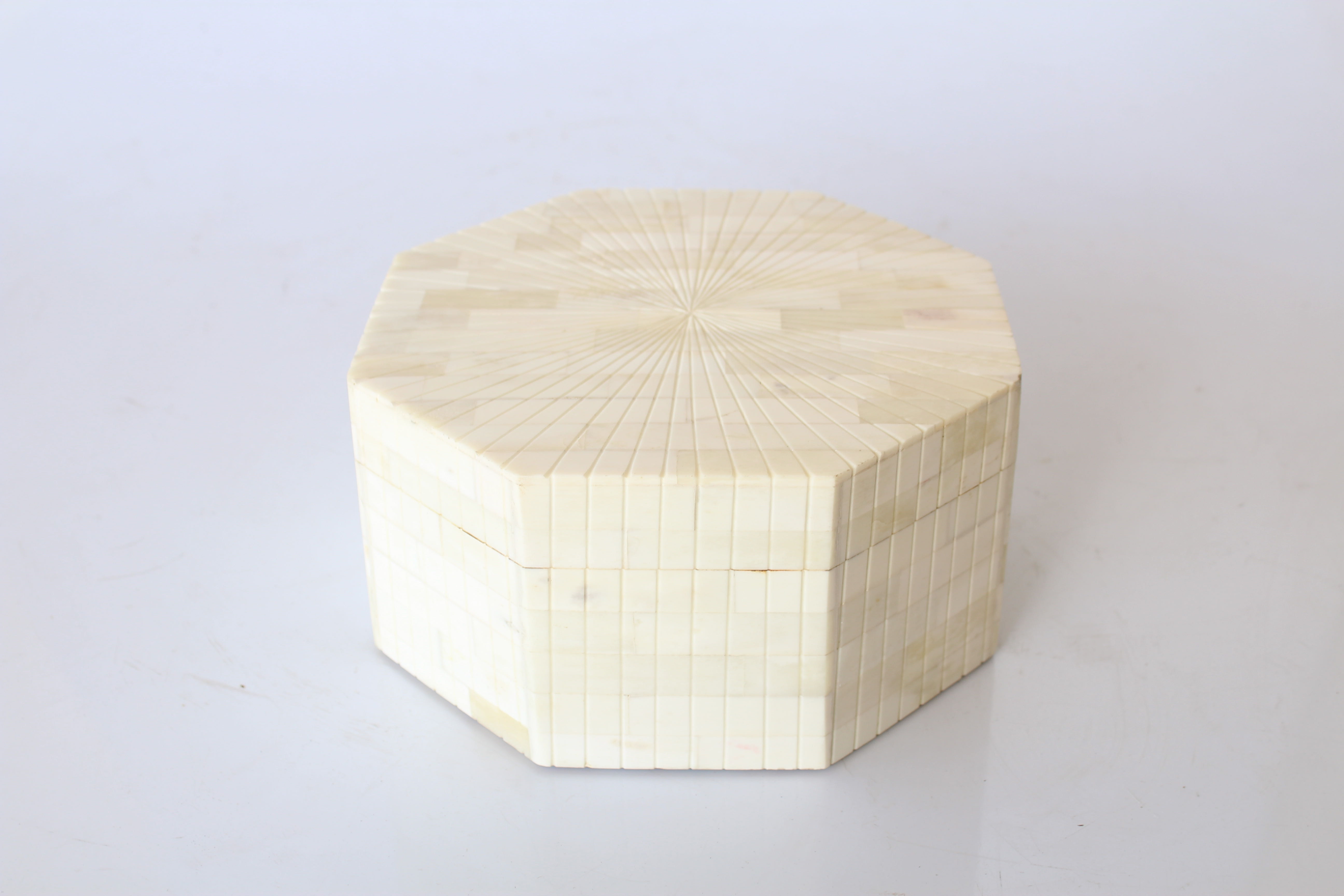 Hexagonal Bone Box Ridged