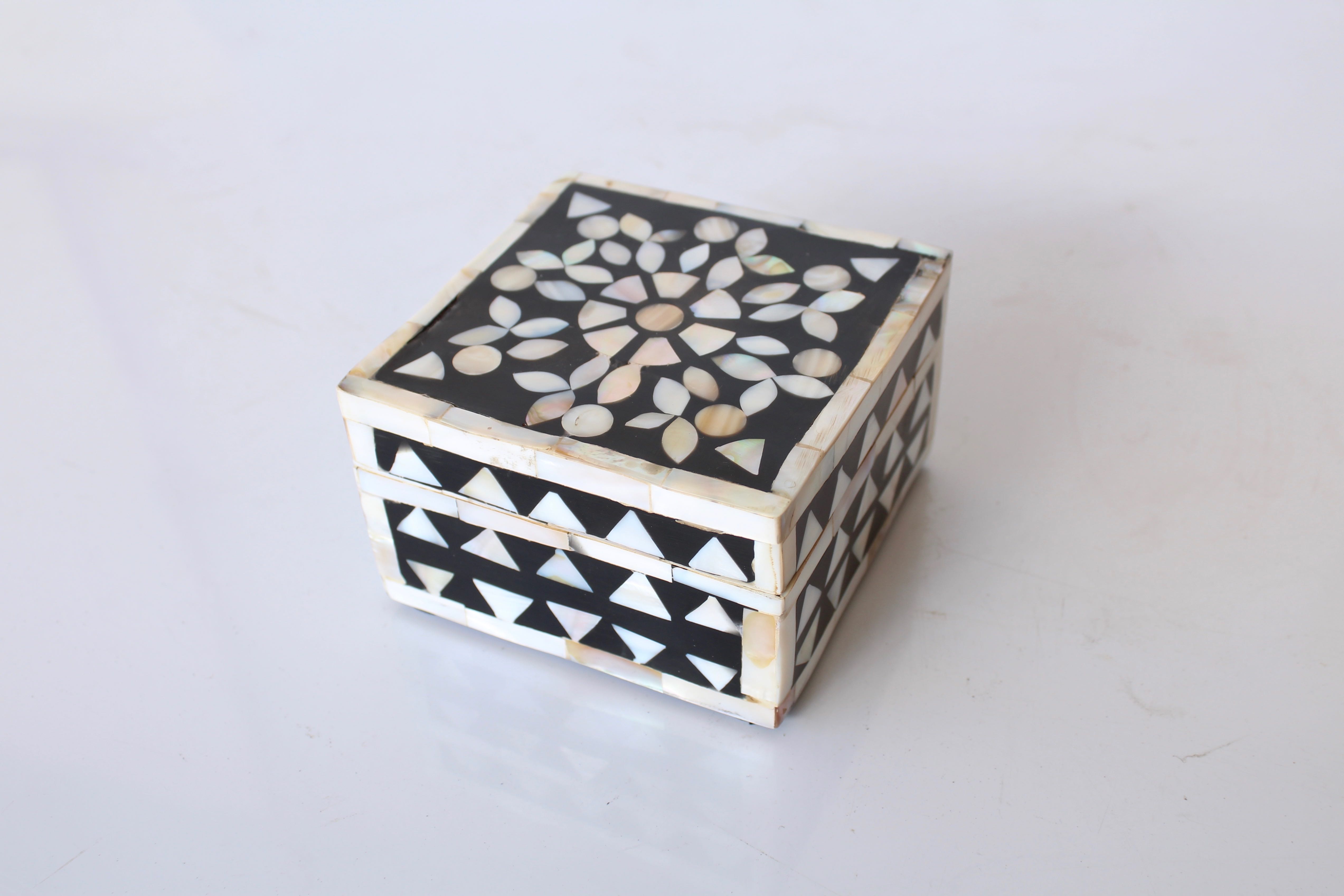 Mother Of Pearl & Black Square Box