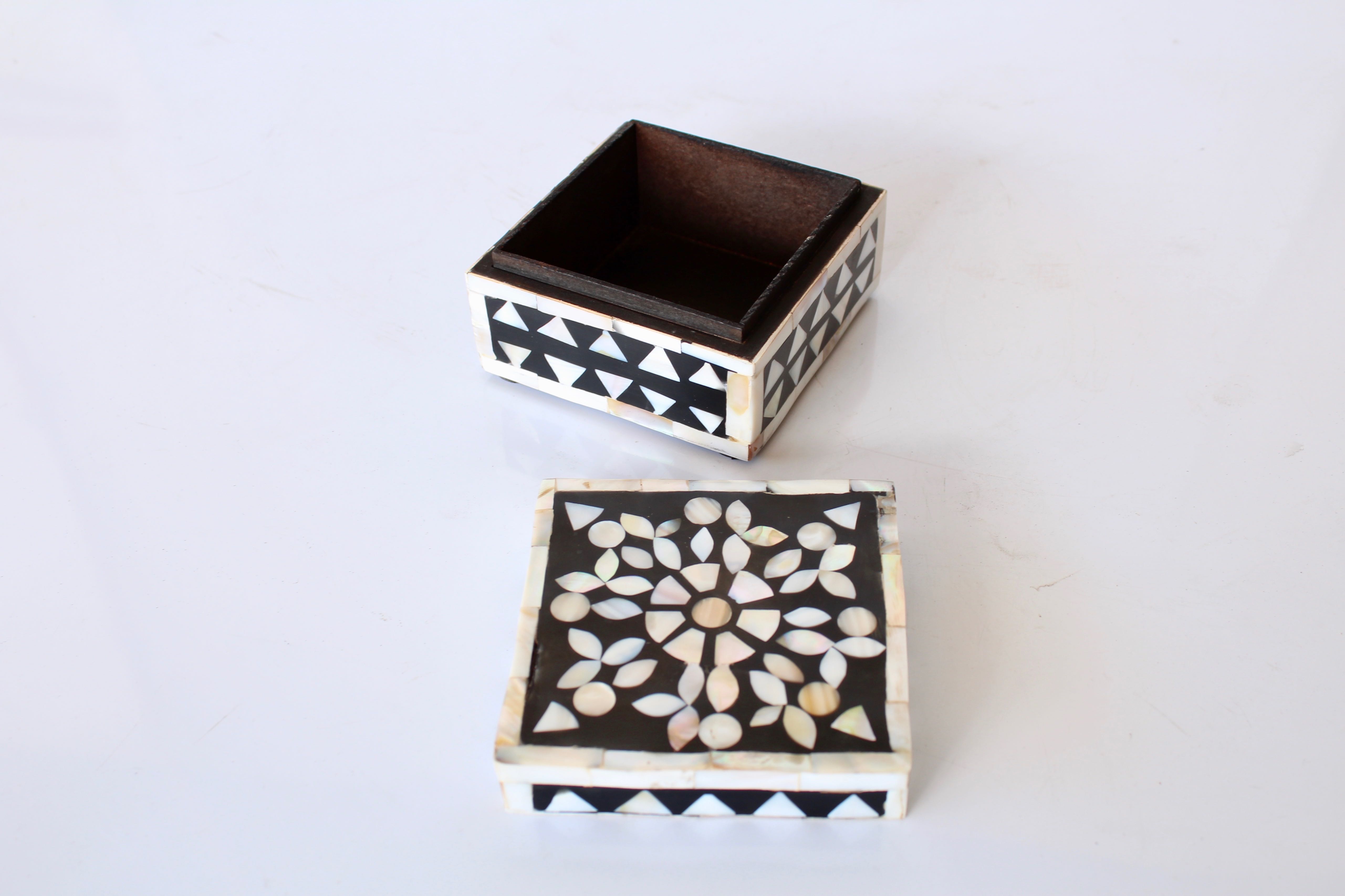 Mother Of Pearl & Black Square Box