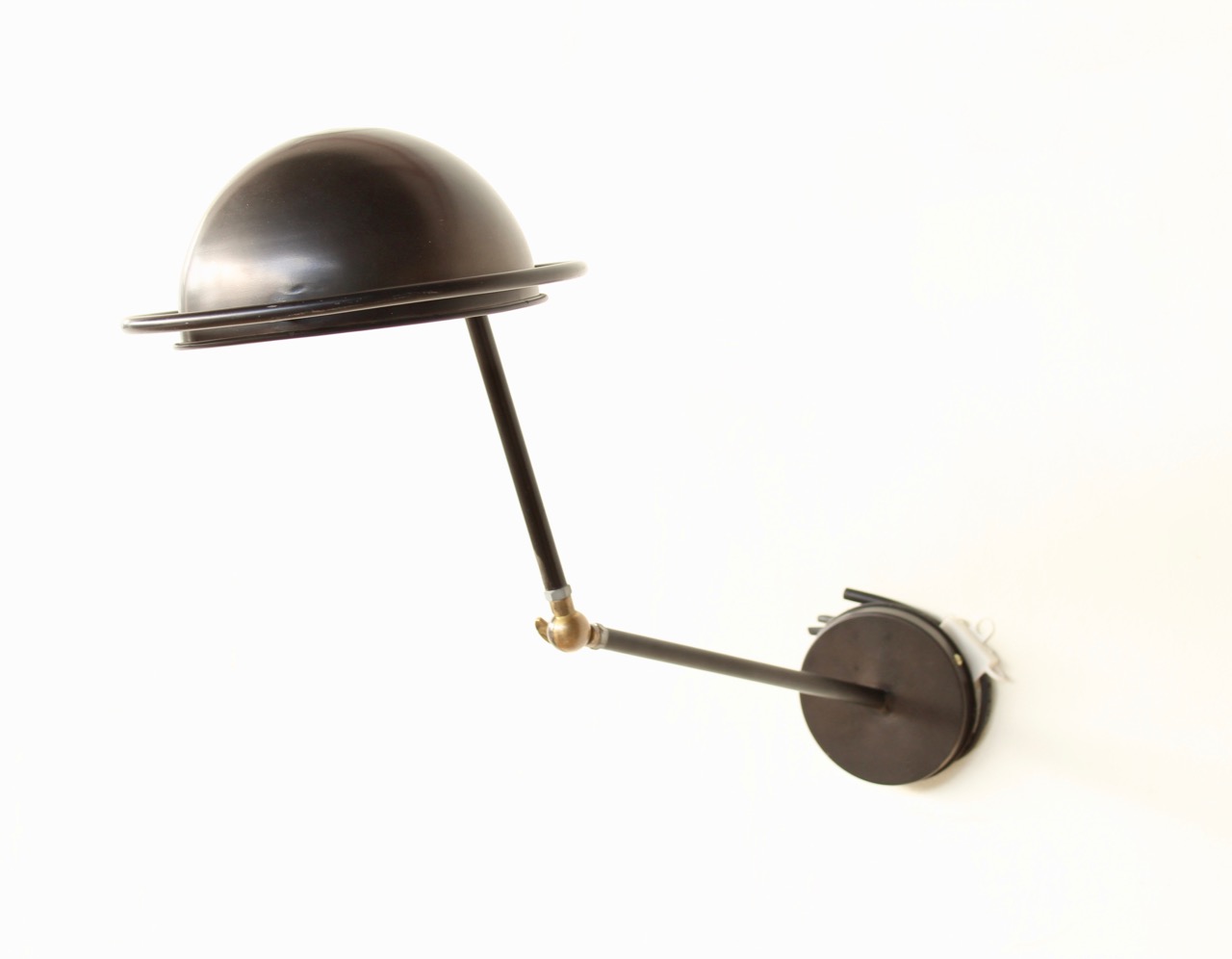 Metal Wall Light With Adjustable Arm