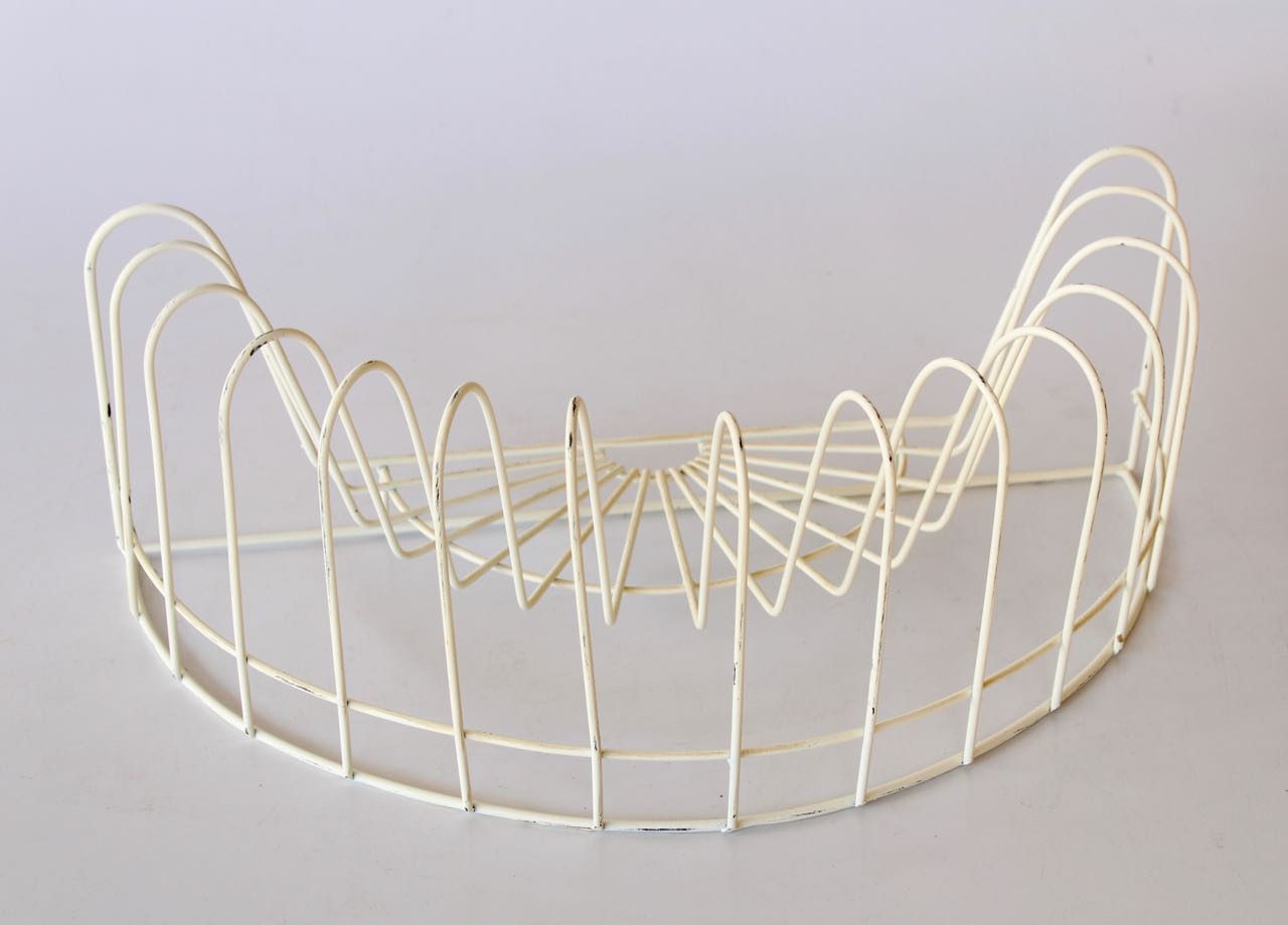 Half Moon Metal Plate Stand