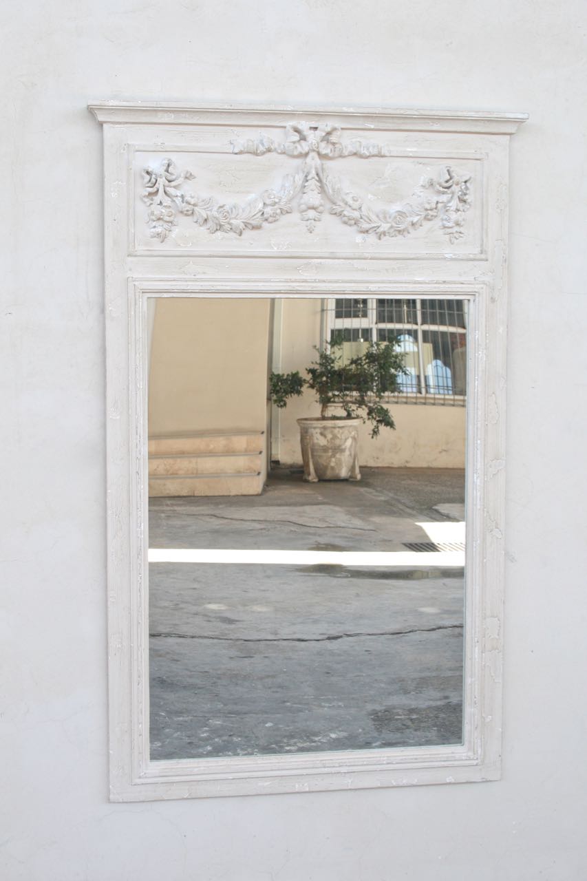Cream Distressed Wreath Design Mirror