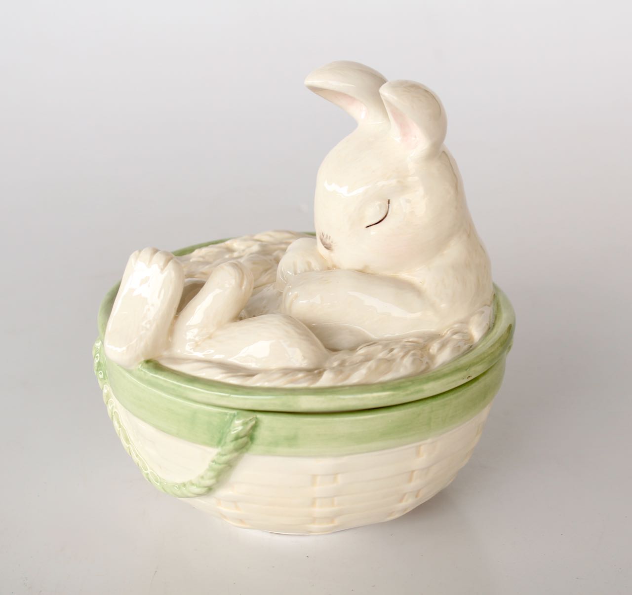 BASKET WITH SITTING RABBIT  39X16X16CM