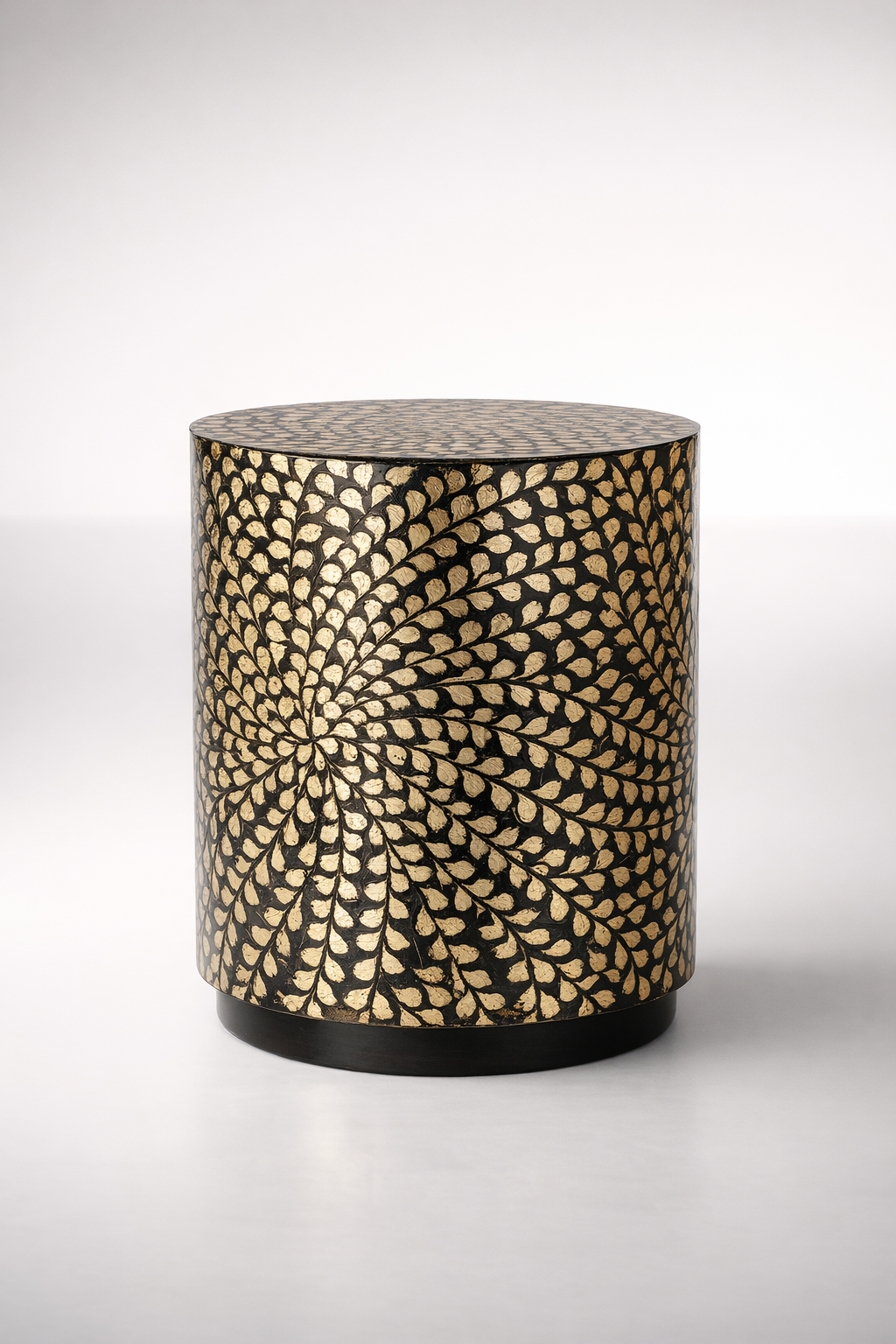 BLACK & SILVER LEAF CAPIZ GARDEN STOOL  45X40CM