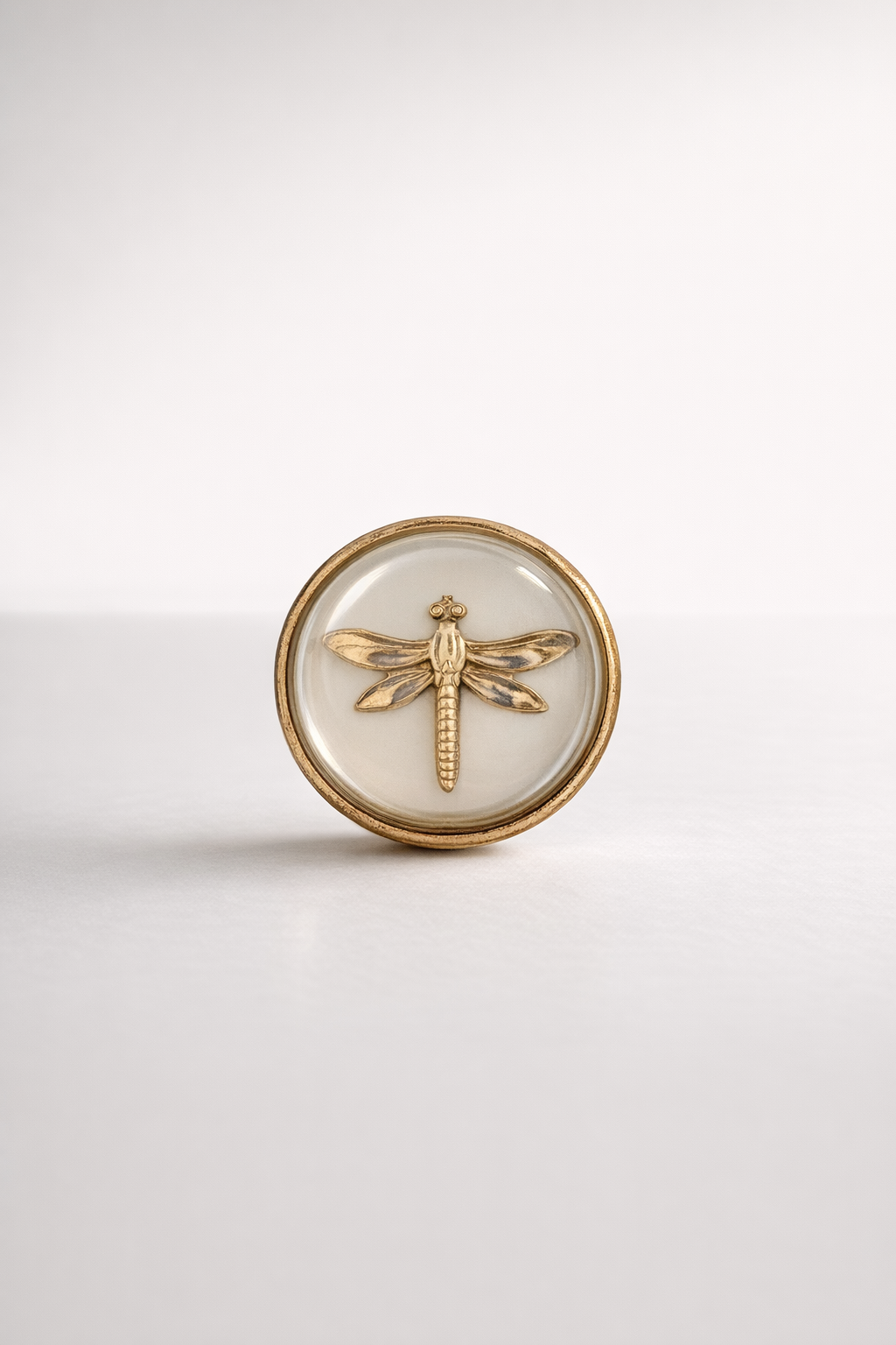 Metal Dragon Fly Knob Dome Top