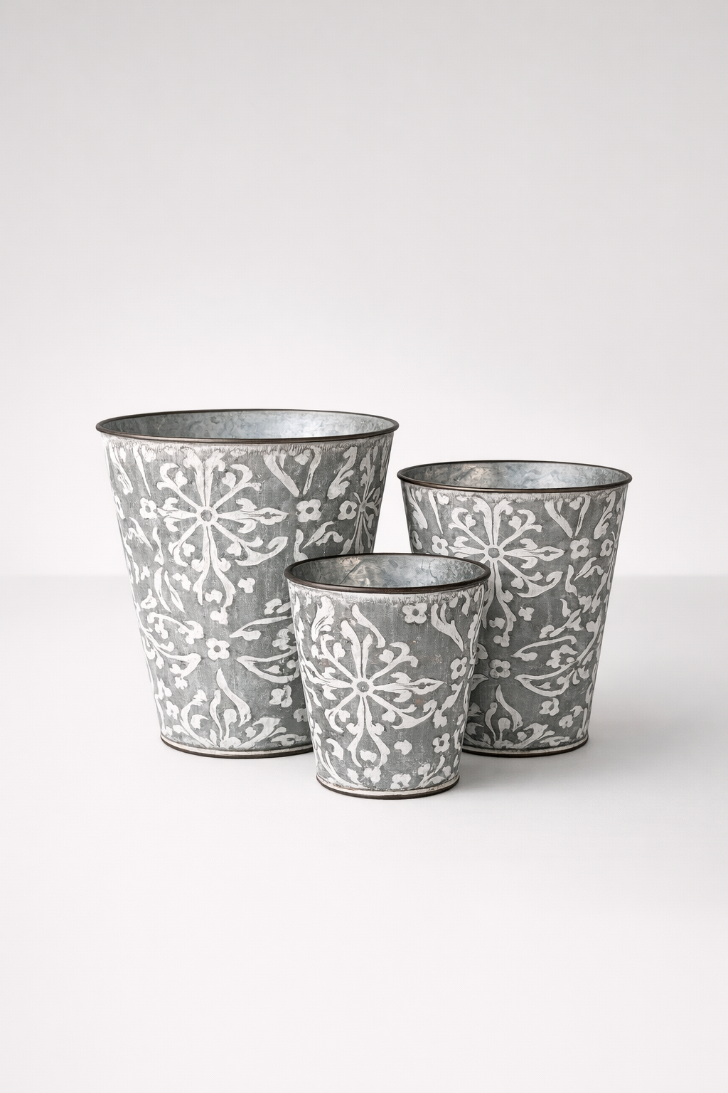Set Of 3 Metal Bins Or Planters
