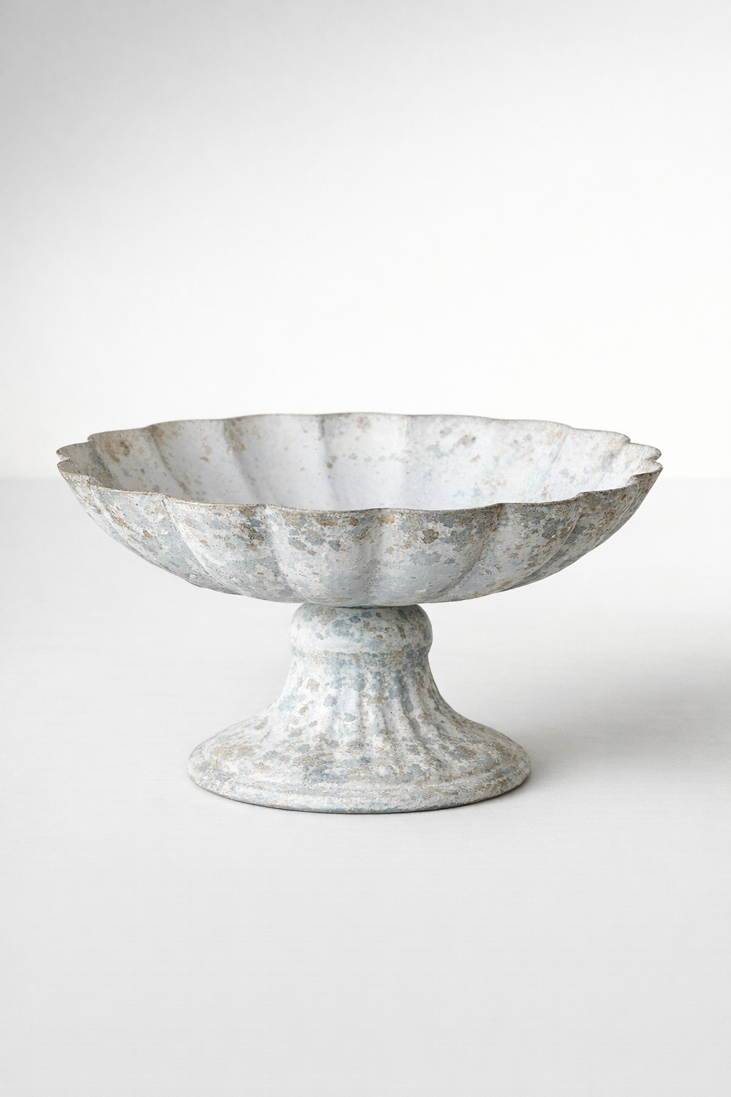 Medium Fluted White Distressed Metal Bowl