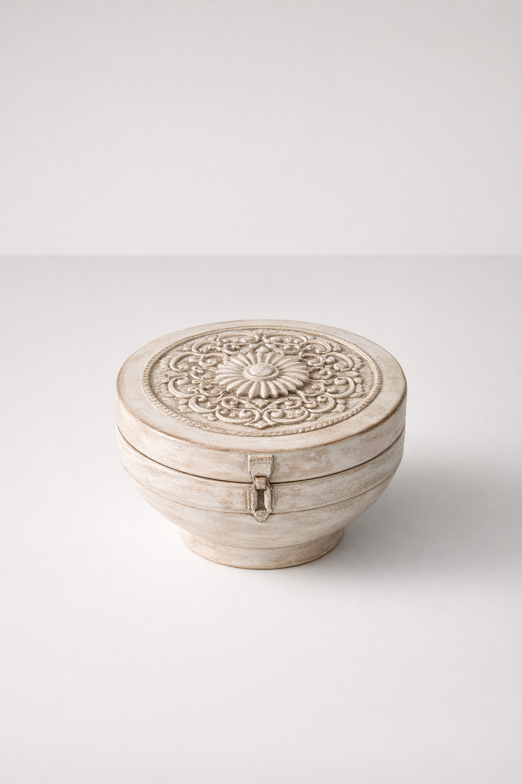 Round Ornate Tin Box With Hinge