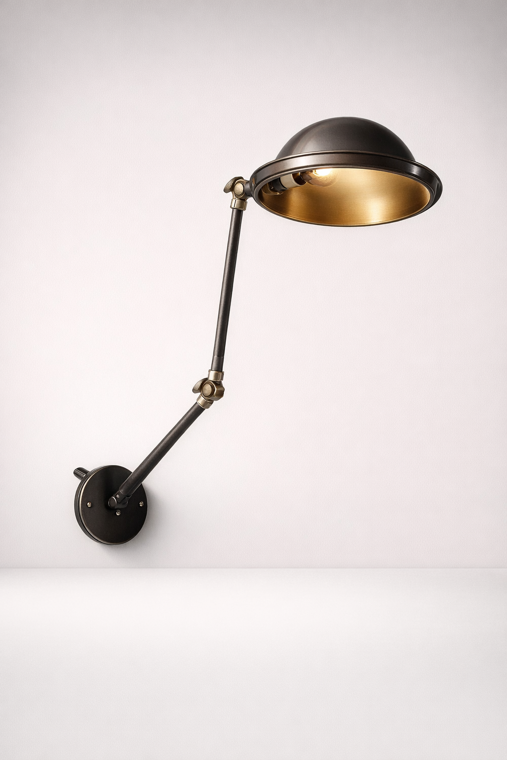 Metal Wall Light With Adjustable Arm