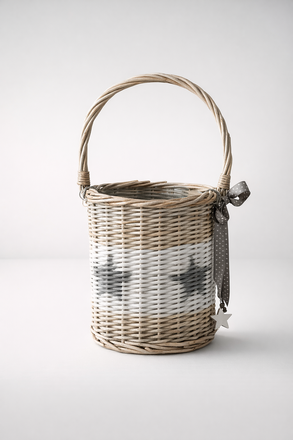 RND Glass Willow Basket Stars