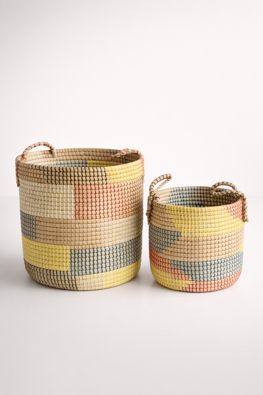 Set Of 2 Natural Seagrass Multi Colour Baskets Plastic Weave