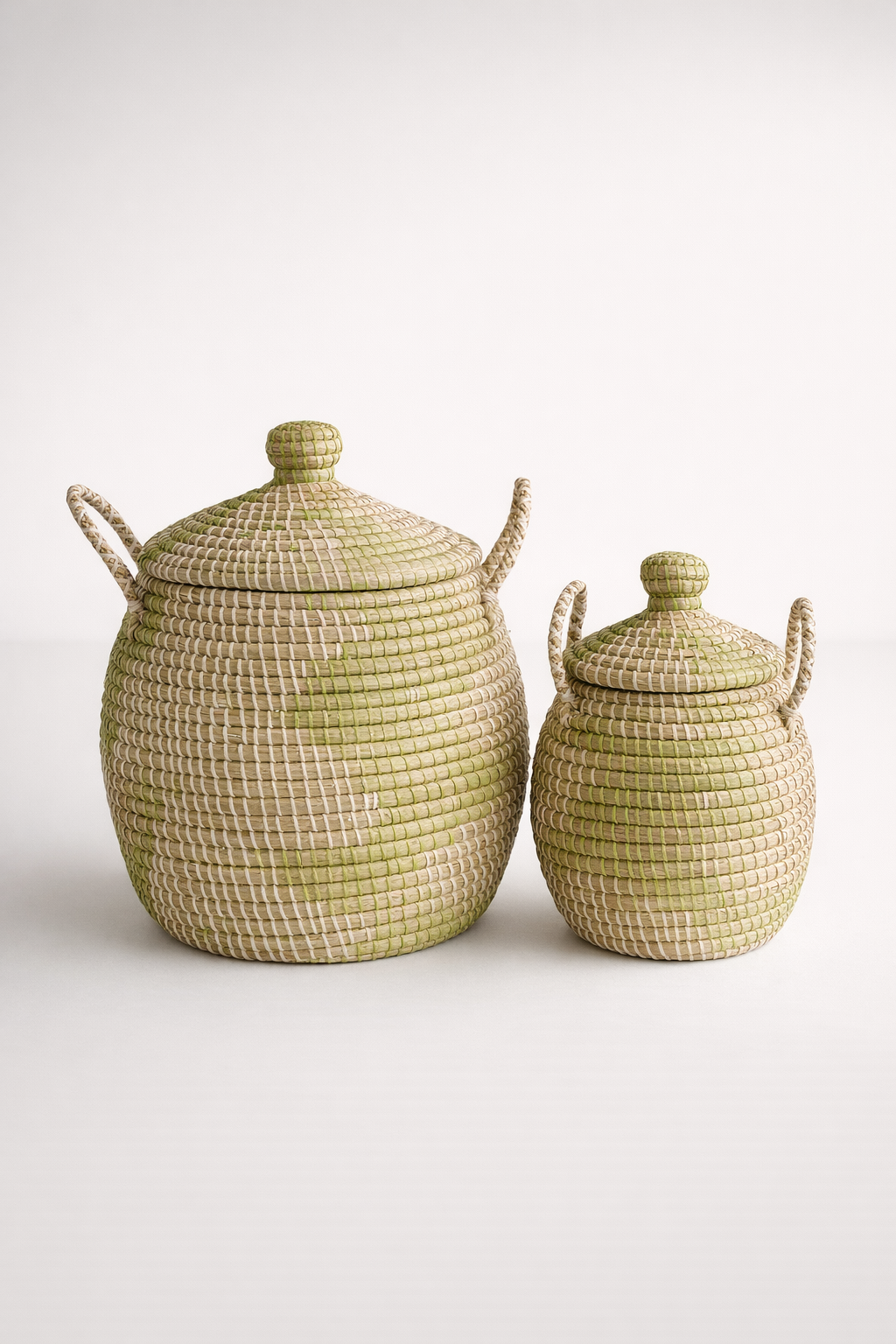 Set Of 2 Natural Seagrass & Green Baskets With Lids