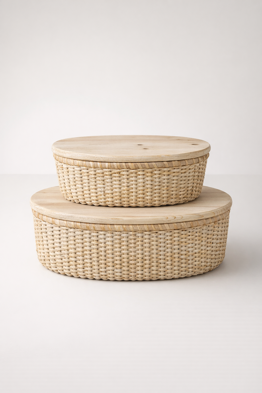 Set Of 2 White Washed Baskets With Wooden Lid