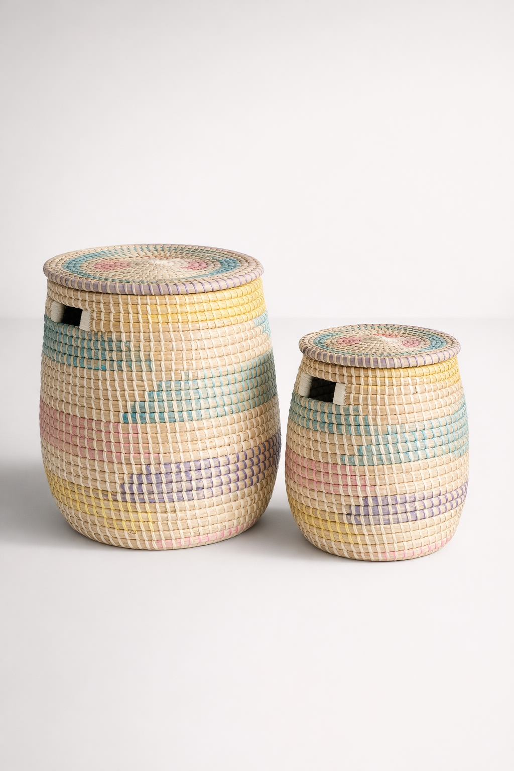 Set Of 2 Round Natural Seagrass Multi Colour Baskets With Lids