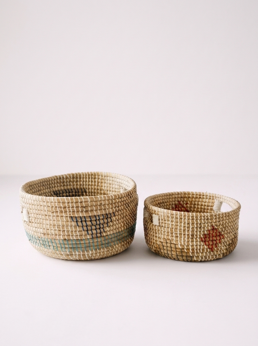 Set Of 2 Round Natural Seagrass Multi Colour Baskets
