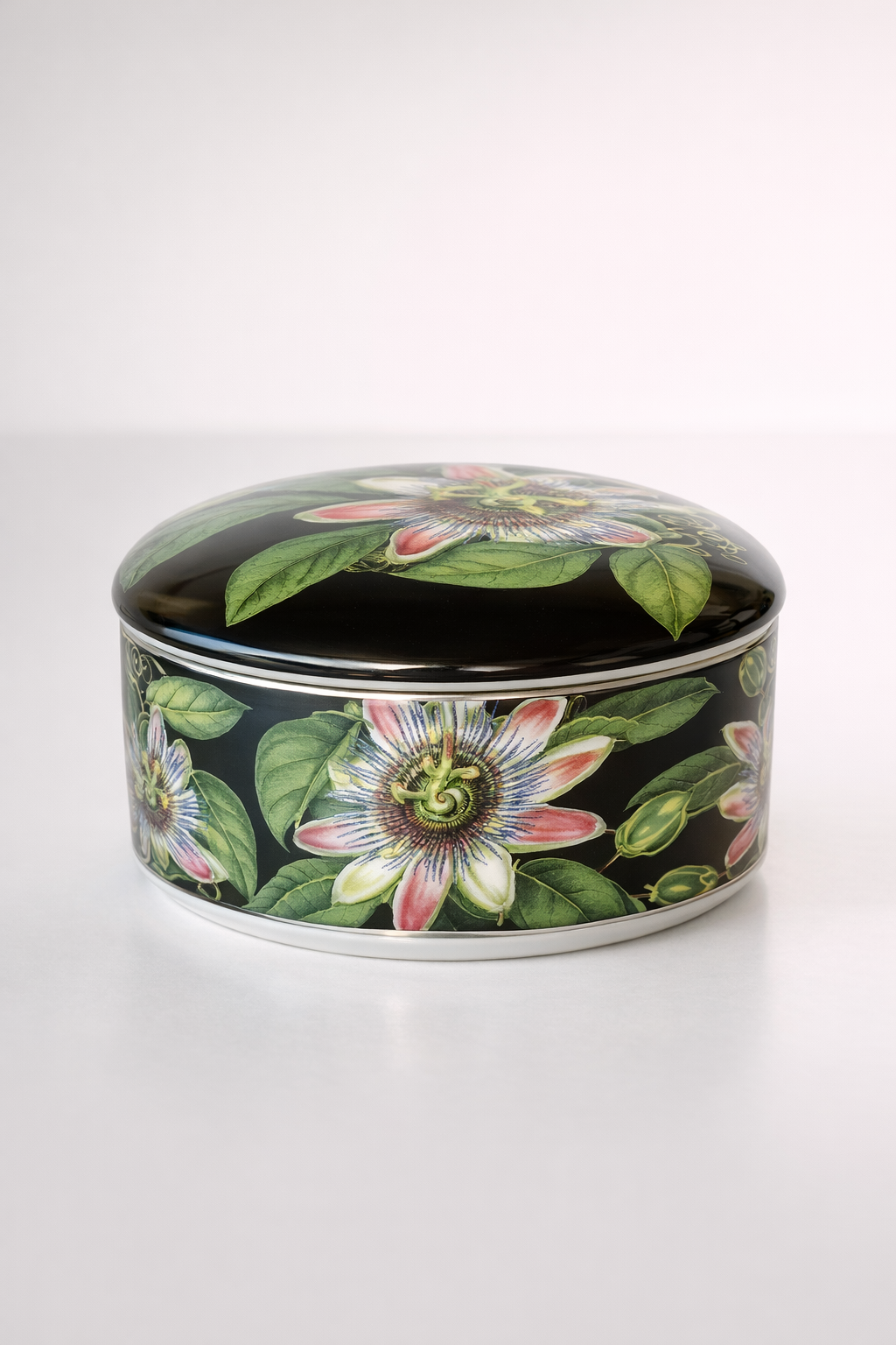 Round Flat Black Granadilla Box With Lid