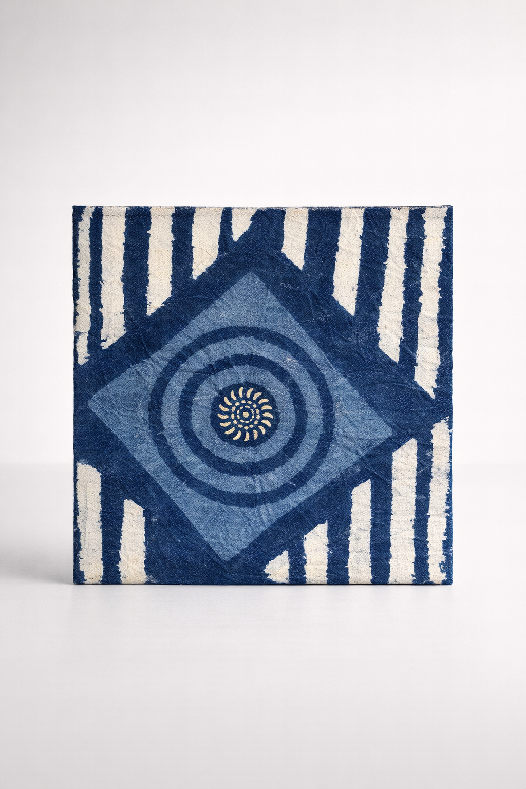 Blue & White Circle With Gold Serviette
