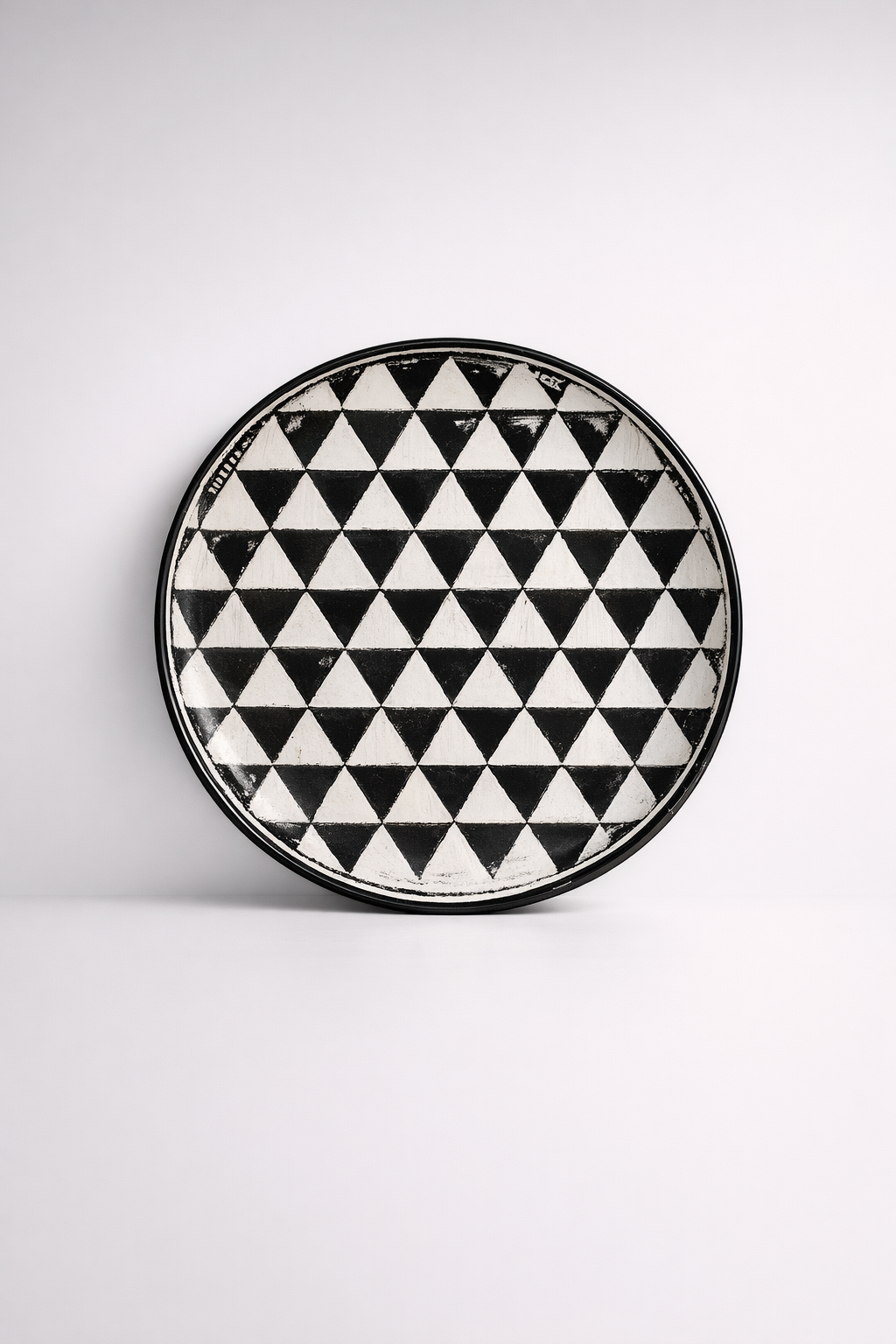 Medium Black & White Plate