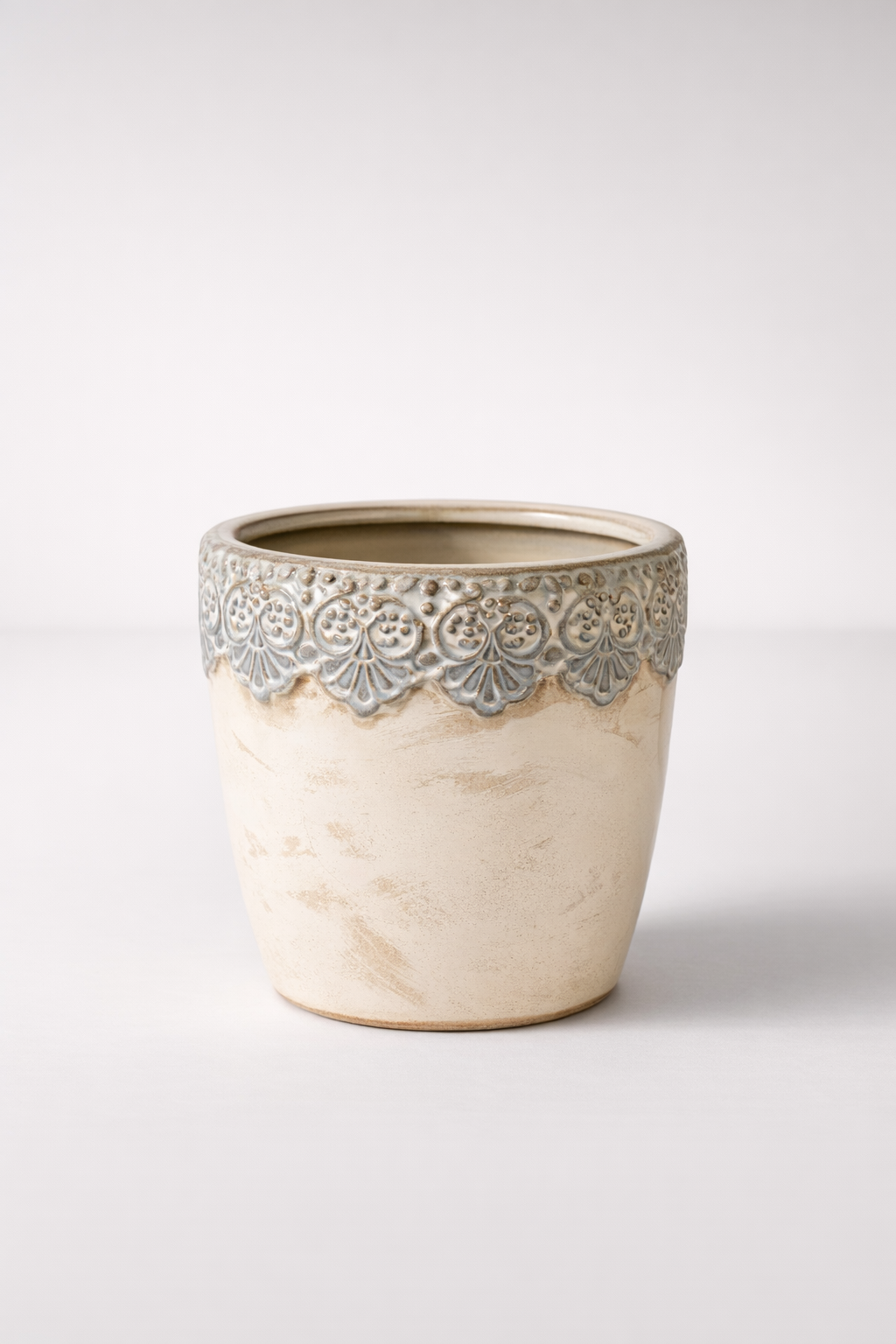 Round Glazed Pot Grey Lace Edge