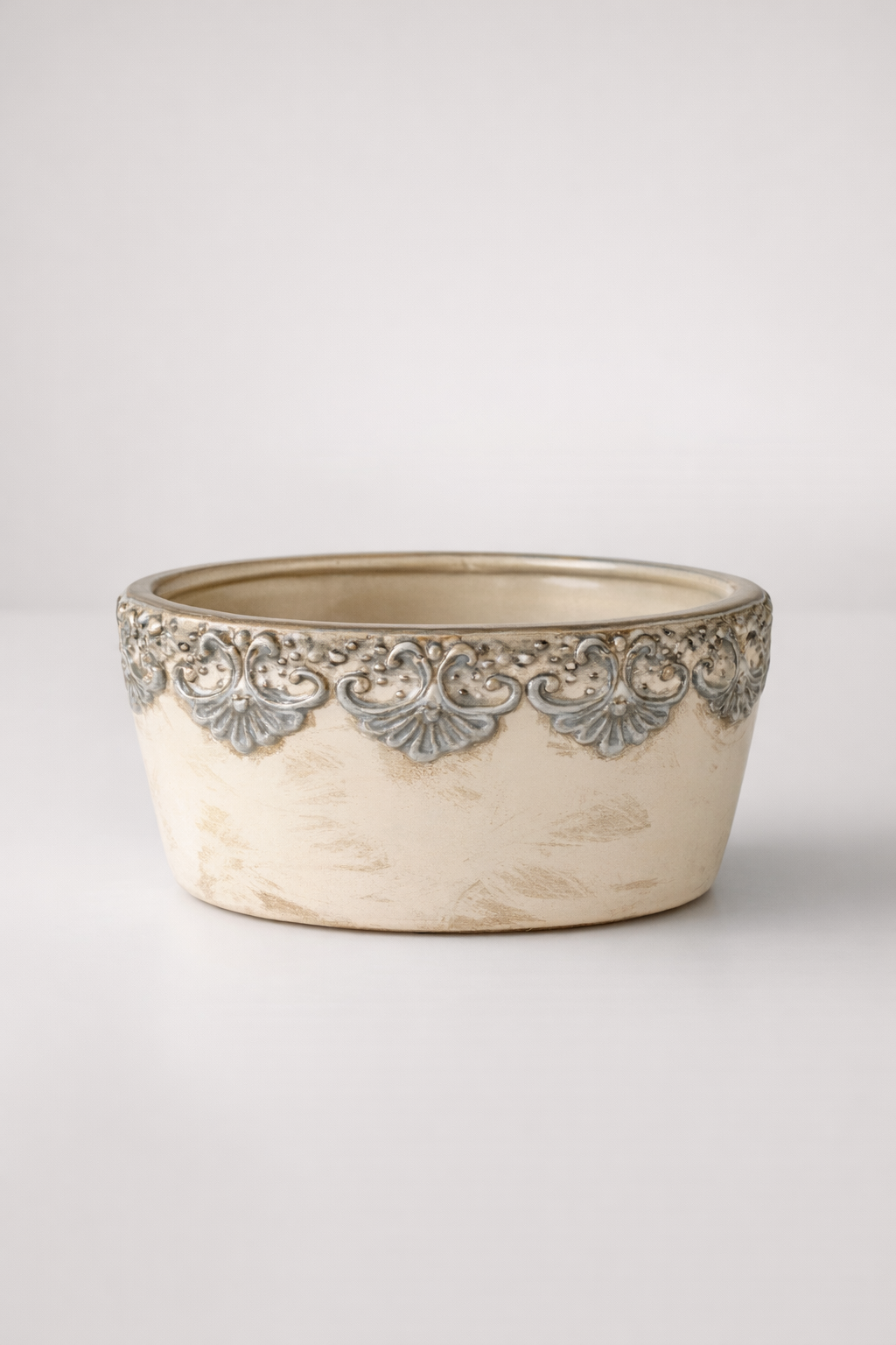 Oval Glazed Pot Grey Lace Edge