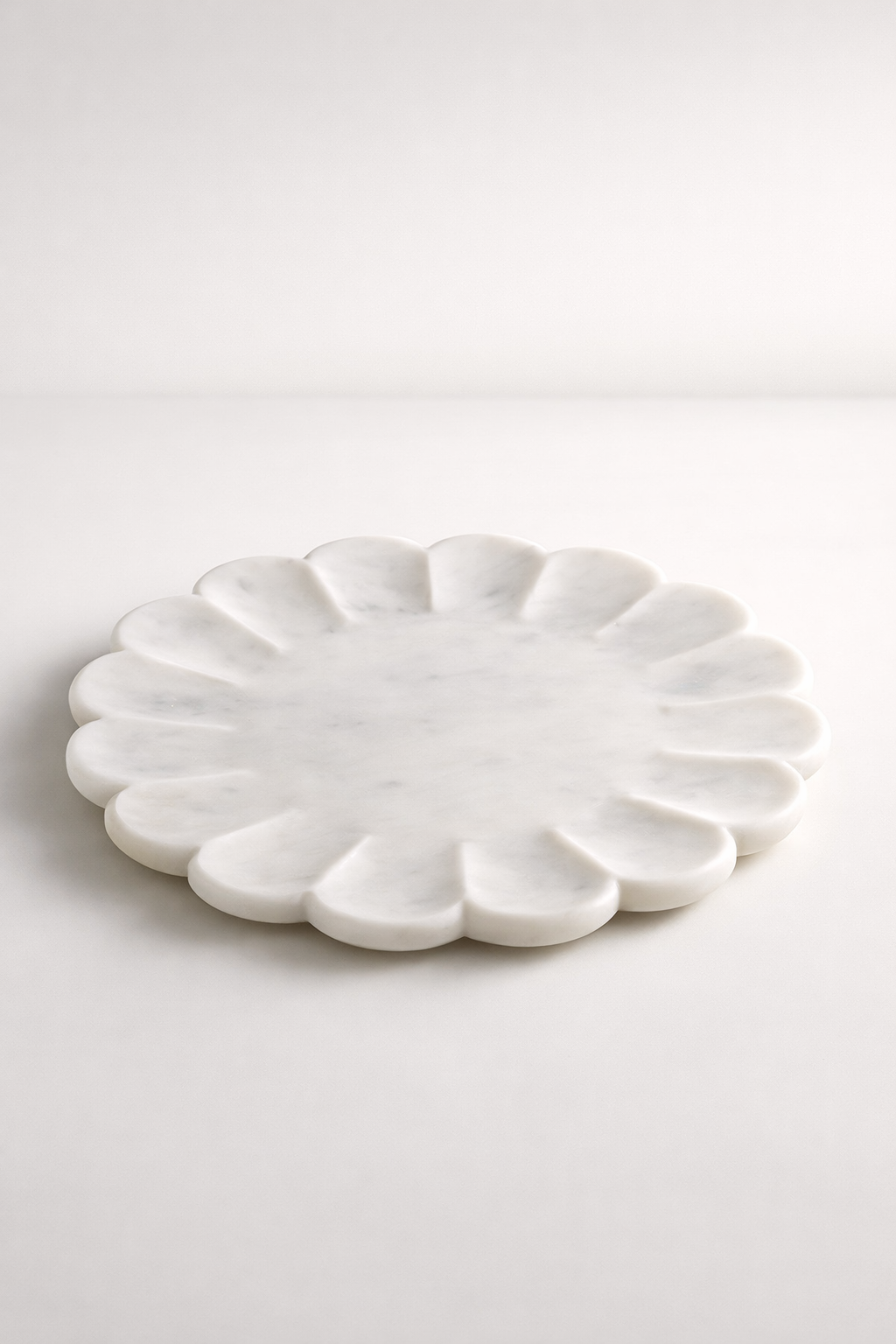 Round Scalloped Flat Plate