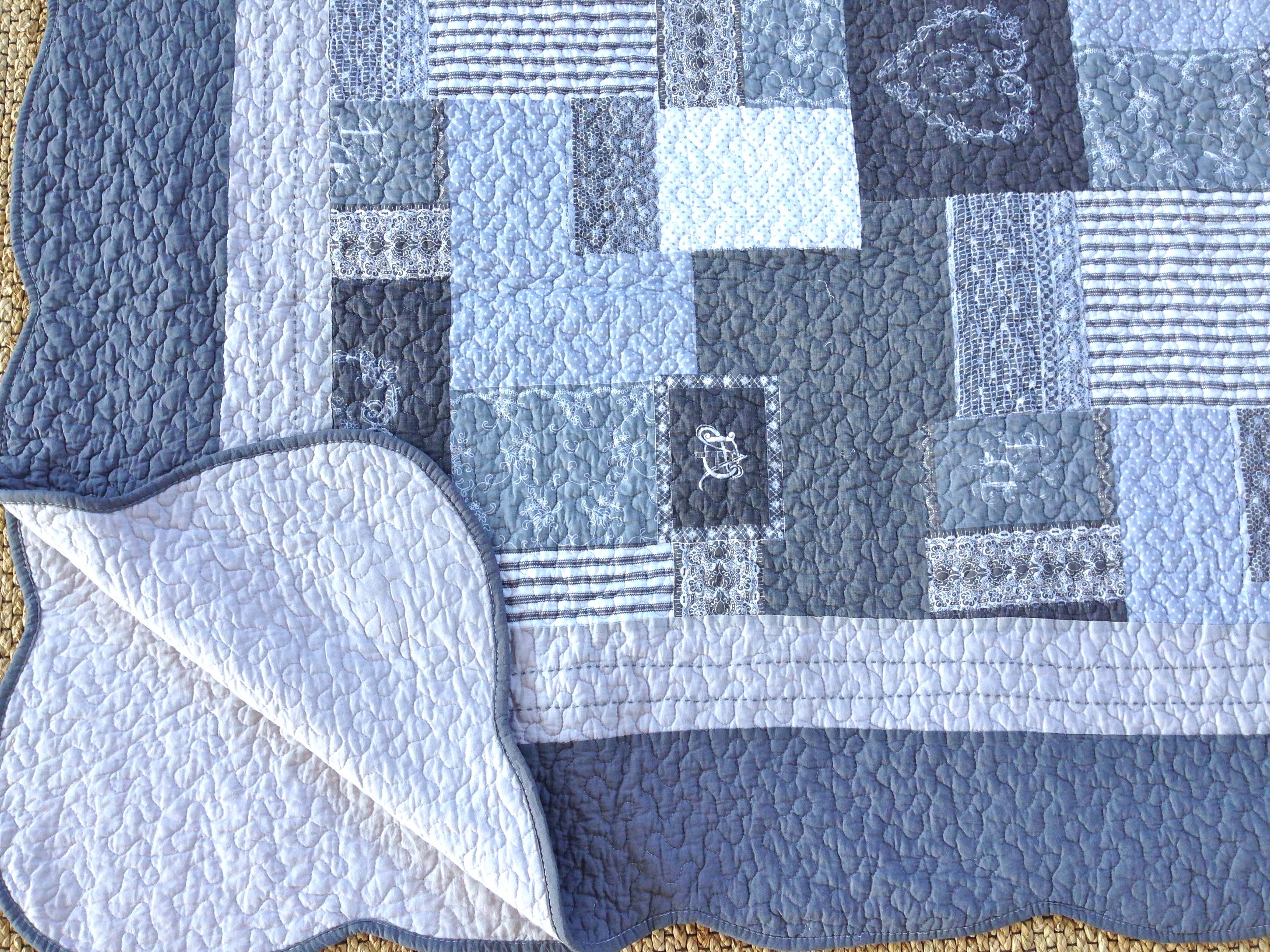 Fq533 Single Grey Medallion Quilt