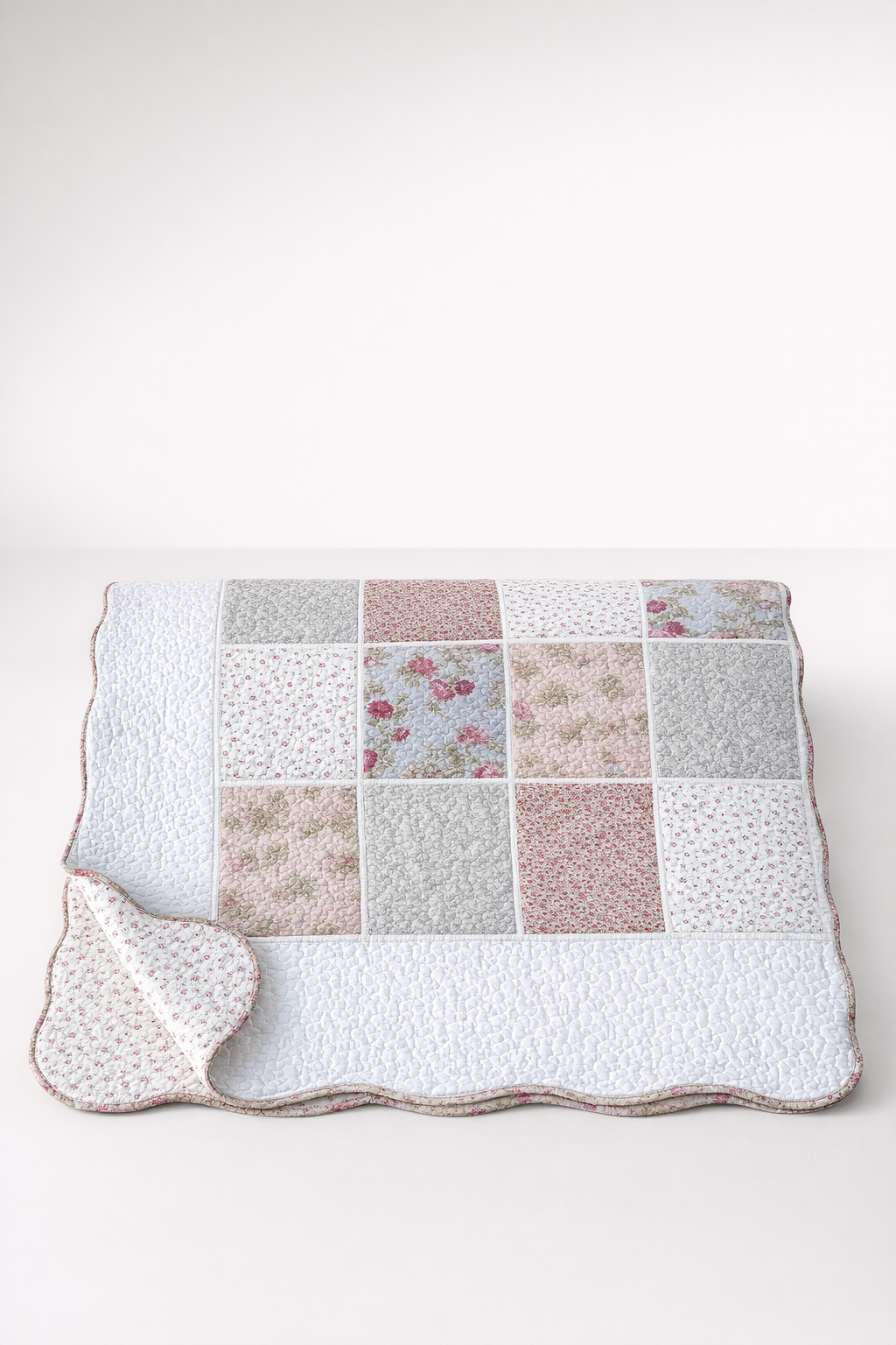Single Rosebud Cream Border Quilt